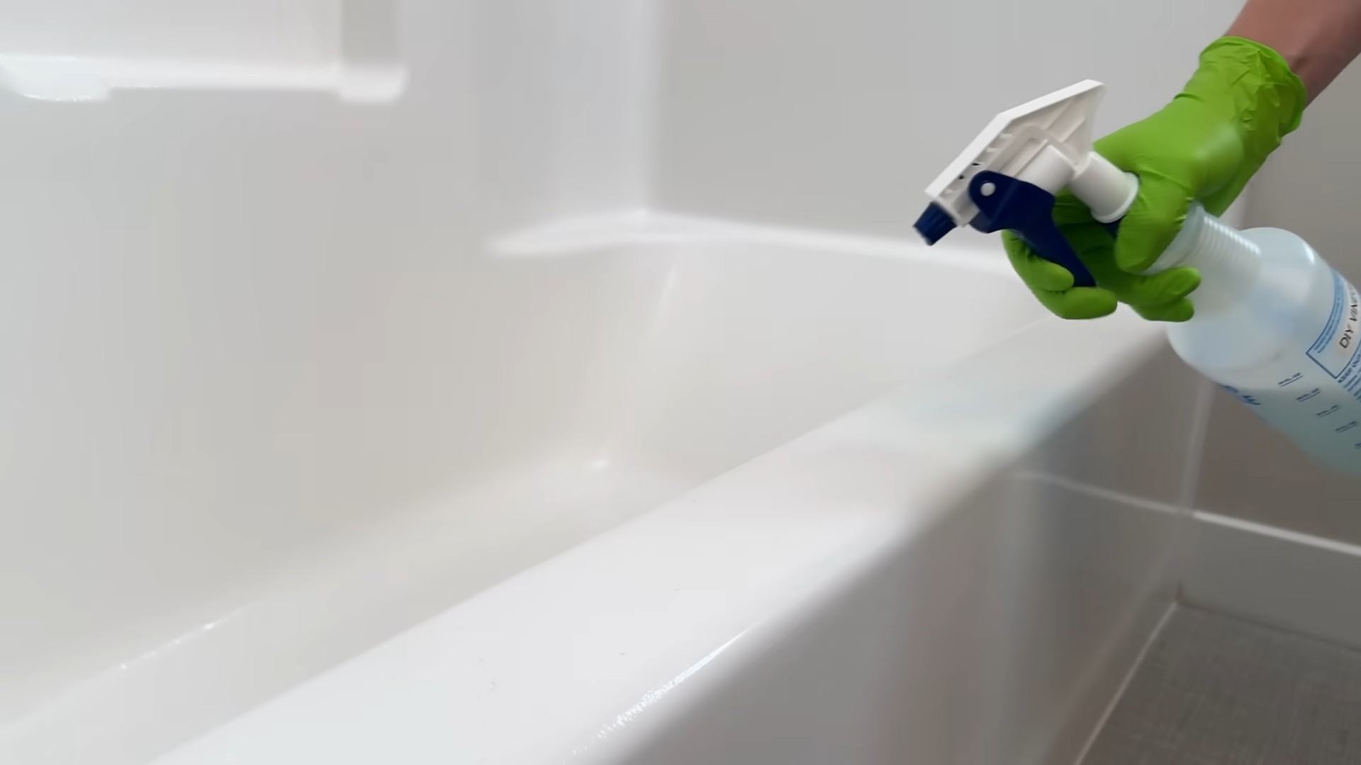 Dusche und Badewanne reinigen